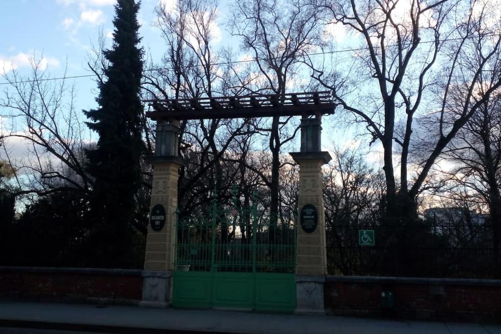Zagreb Botanical Garden Budget Apartment Exteriör bild